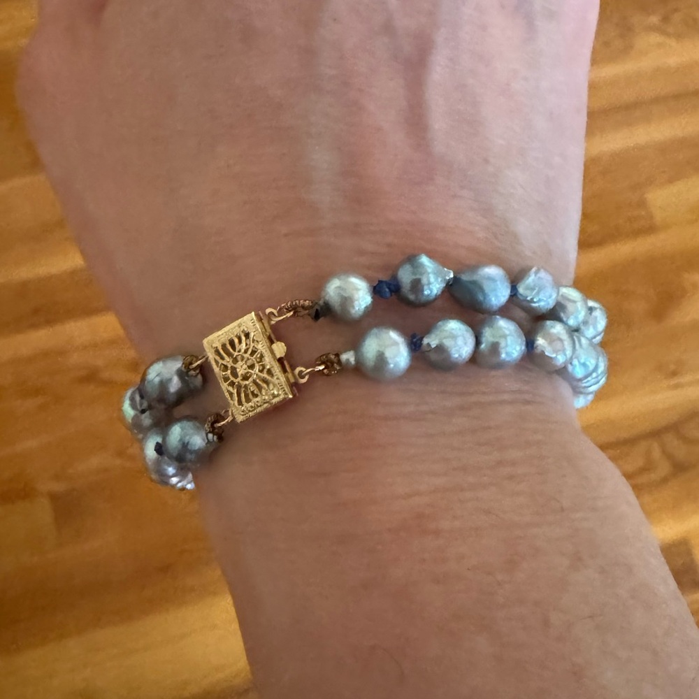 Elegant 14 Kt Gold and Blue Pearl Bracelet